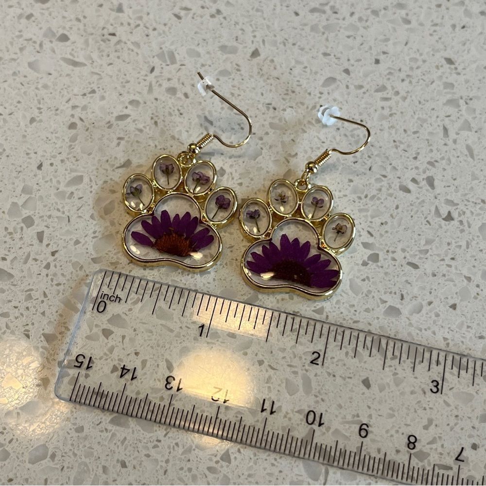 Preserved Dried Flower Handmade Resin Flower
 Paw‎ print drop Earrings - Picture 5 of 8